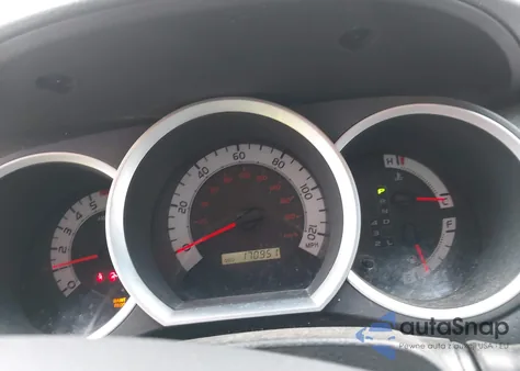 2013 Toyota Tacoma Base V6 z USA, uszkodzony, nr VIN 3TMLU4ENXDM105614